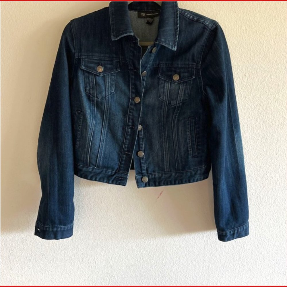 Jean denim jacket. Long sleeved. Four pockets